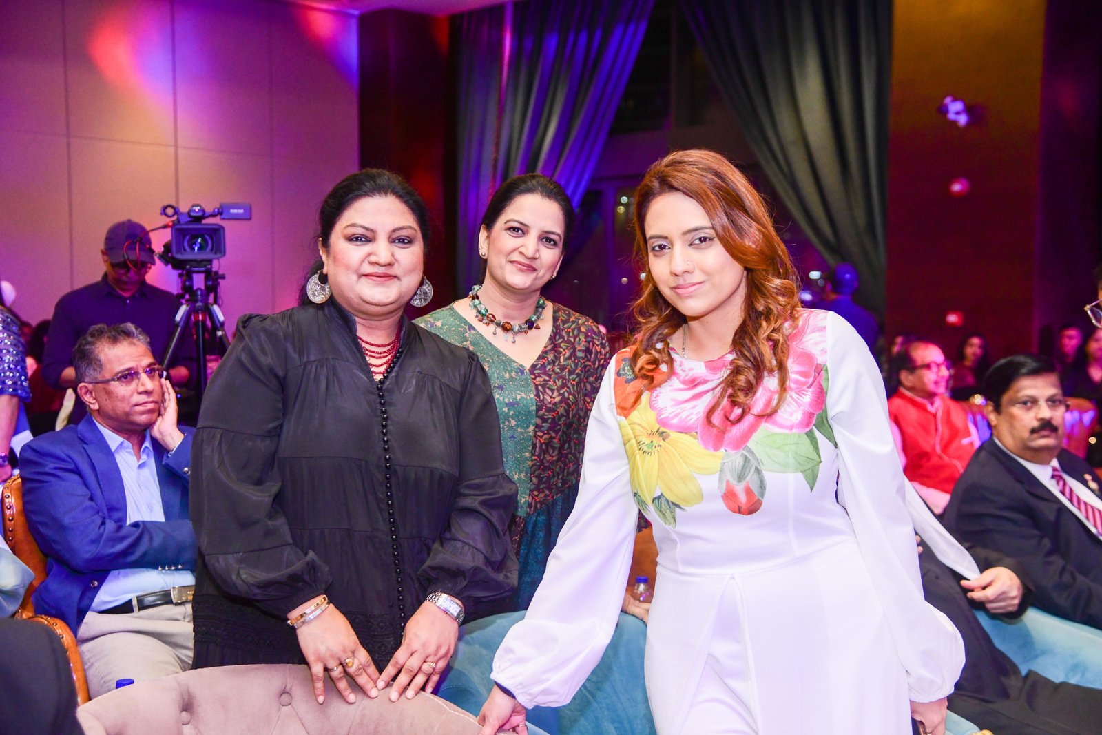 Exceptional AES Gallery Portrait 260